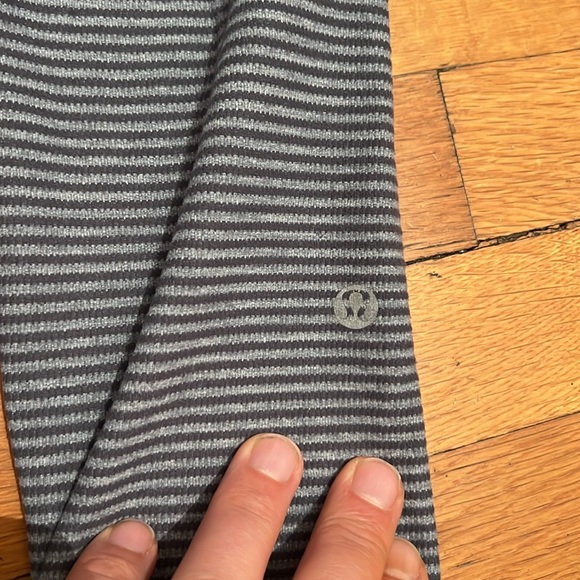Lululemon Wunder Under Crop Reversible Tights in Grey, size 4 - Picture 10 of 12